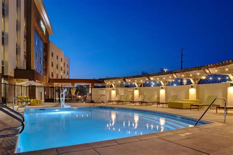 hilton petaluma.